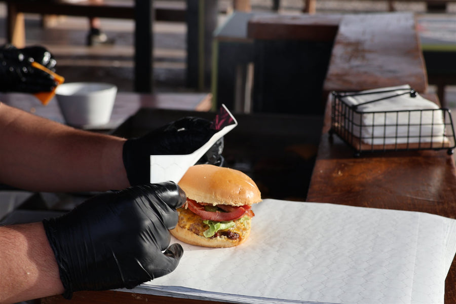 Smash burger recién armada en el carrito